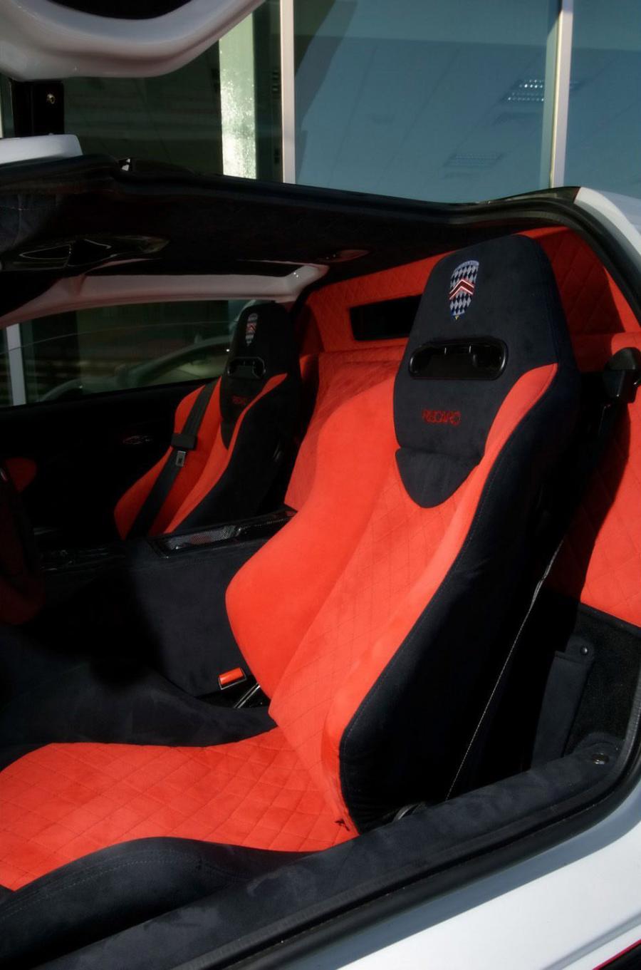 Интерьер SSC Ultimate Aero TT 2006 года  (фото 21 из 26)